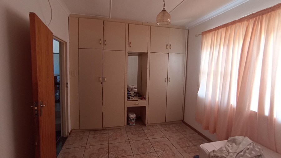 3 Bedroom Property for Sale in Louwville Western Cape